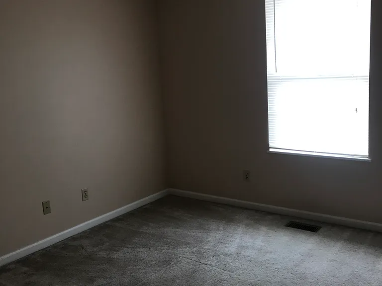 220 Pepperhill Dr — Photo 5