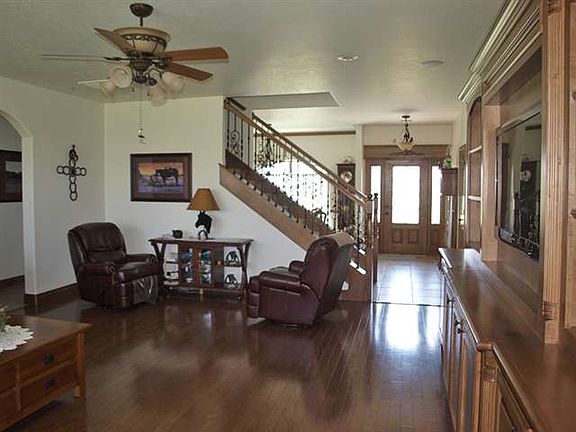 3rd image of 1221 NE Wisteria Ln