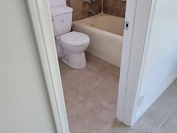 5th image of 1012 N Ardmore Ave #103