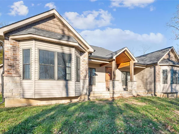 3346 Crystal Lake Dr, Festus, MO 63028