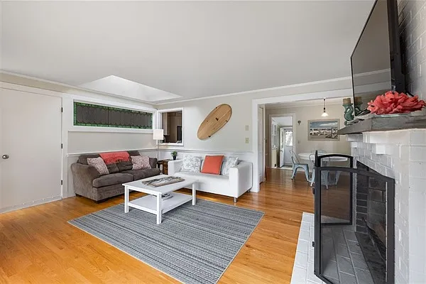 3 bed, 1776 sqft, $2,400 — Photo 3