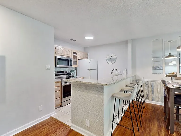 412 28th Ave N #F — Photo 2