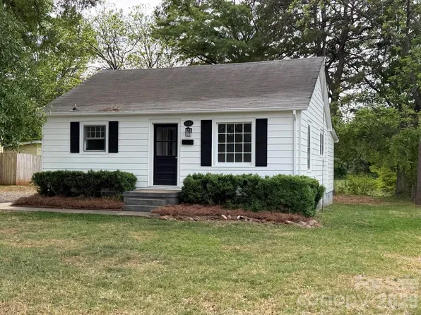 1431 3rd Street Pl NE, Hickory, NC 28601