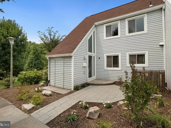 1530 Goldenrain Ct, Reston, VA 20190
