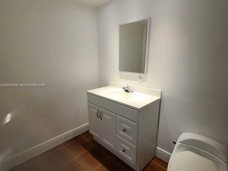 2500 SW 6th St #303 — Photo 5