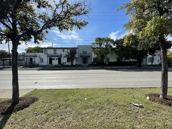 La Bella Apartments - An apartment community in a great location with classic features to be home!, 102 Club Dr APT 7, San Antonio, TX 78201