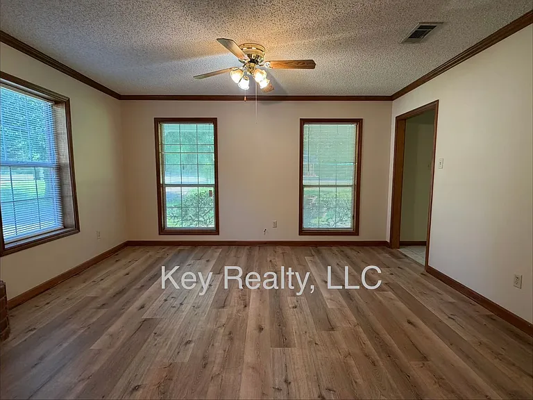 108 Lake Dr — Photo 5