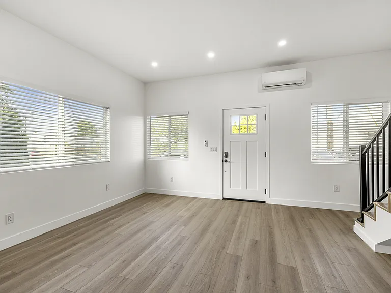 5006 La Dorna St #1 — Photo 3