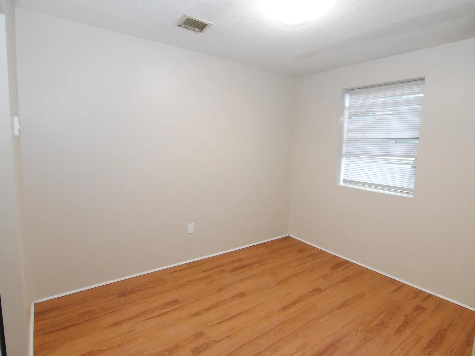2 bed, 1.5 bath, 980 sqft, $2,050 — Photo 4
