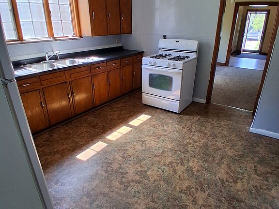3rd image of 919 E 22nd St #1F