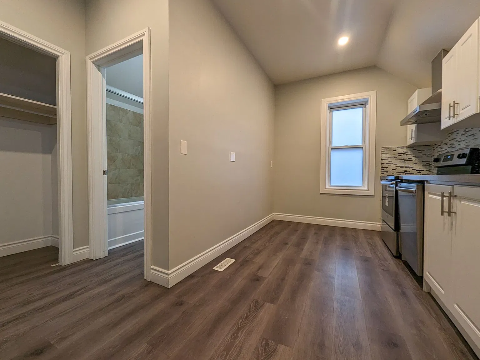 153 Victoria Street North Kitchener — Photo 3
