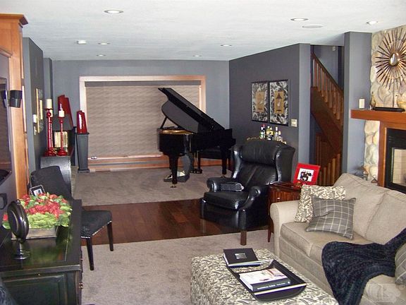 2nd image of 721 N Shore Dr