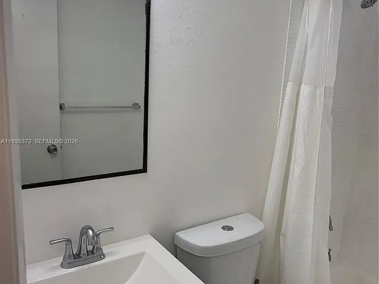 740 Michigan Ave #5 — Photo 4