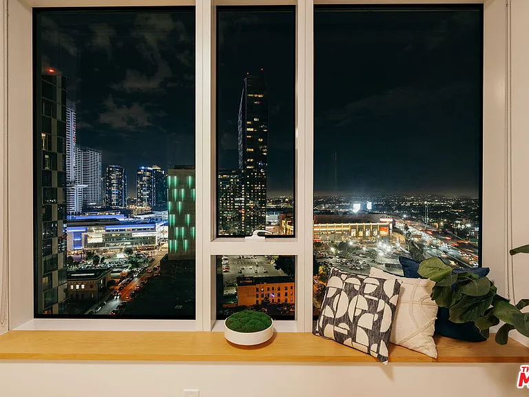 889 Francisco St #1801 — Photo 15
