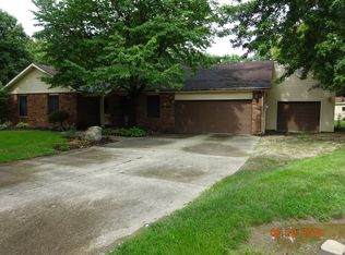 1111 S Clapper Ct, Mahomet, IL 61853