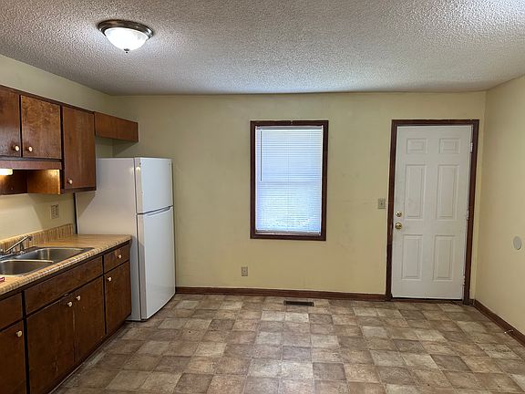 4th image of 4078 Britt Dr #B