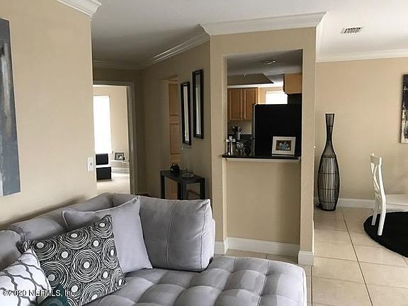 5th image of 831 Shoreline Cir