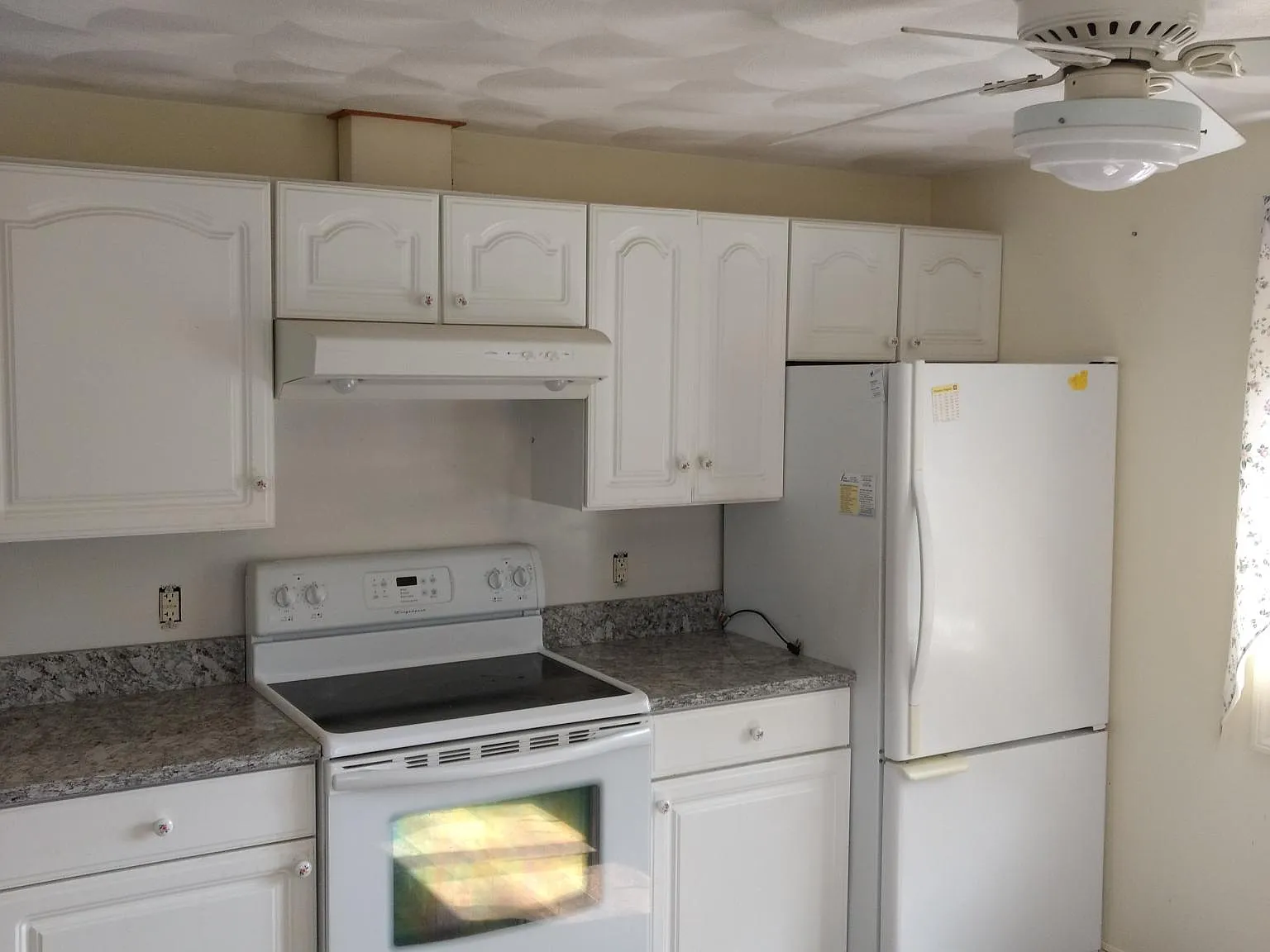 3 bed, 1.5 bath, 1300 sqft, $2,700 — Photo 4