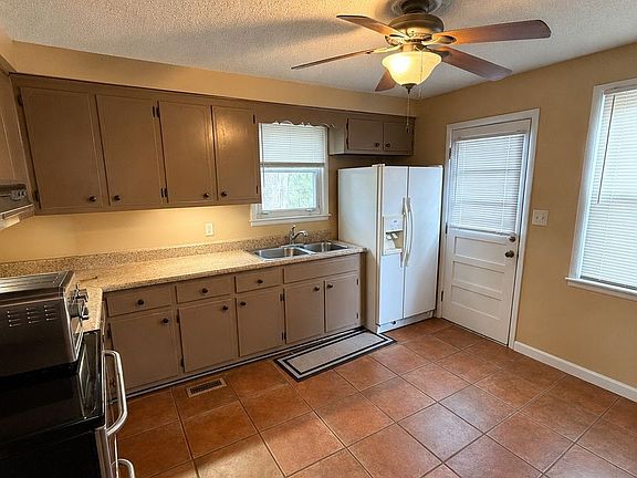 4th image of 206 Paddock Rd