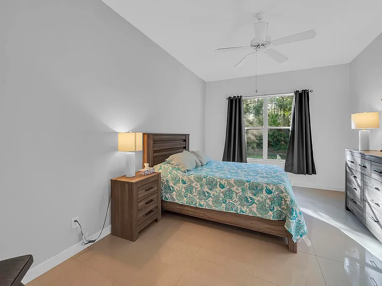 615 SW Saint Thomas Cv — Photo 13