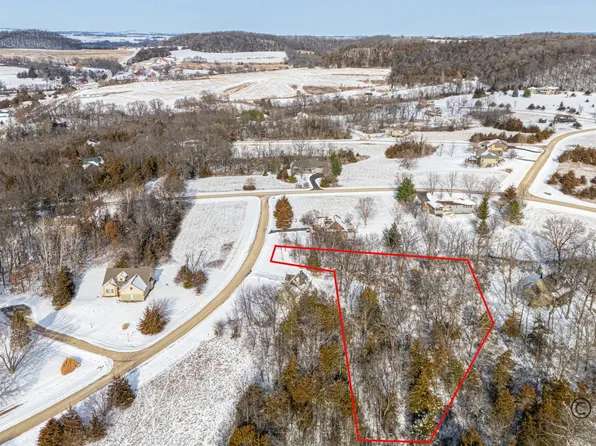6 Bayberry Dr, Galena, IL 61036