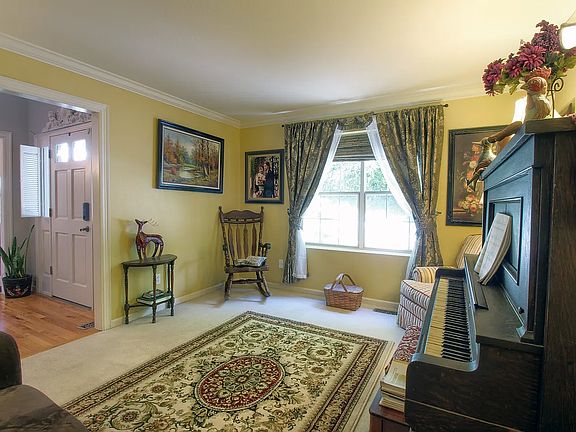 4th image of 8971 Chestnut Hill Ln