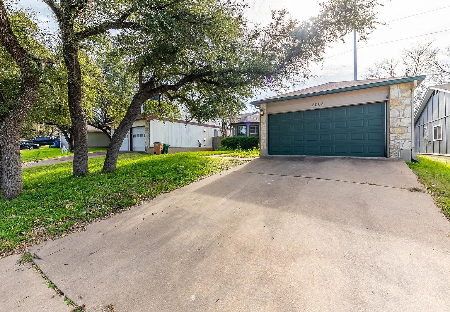 4 bed, 2.0 bath, 1884 sqft, $2,350 — Photo 3