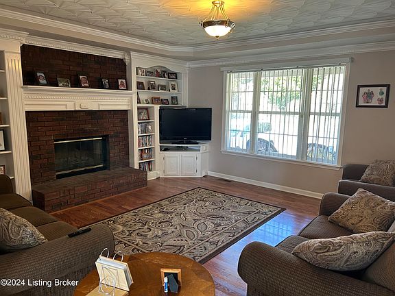 4th image of 8211 Granwood Ln