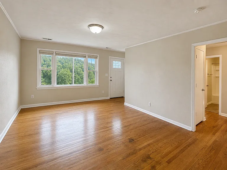 705 Depot St NE — Photo 4