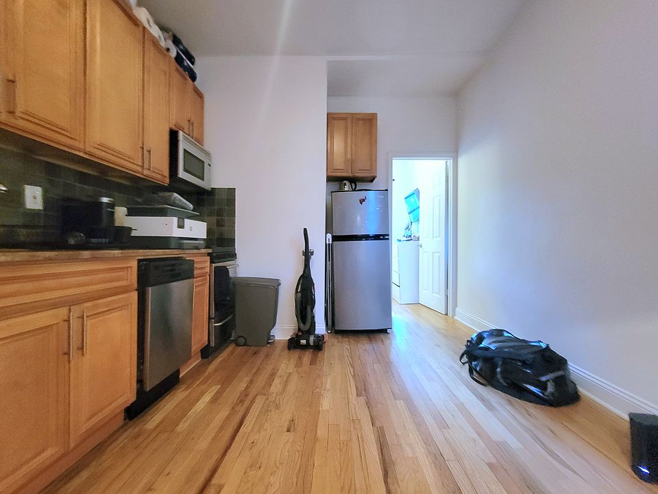 2nd image of 126 E 4th St APT 19