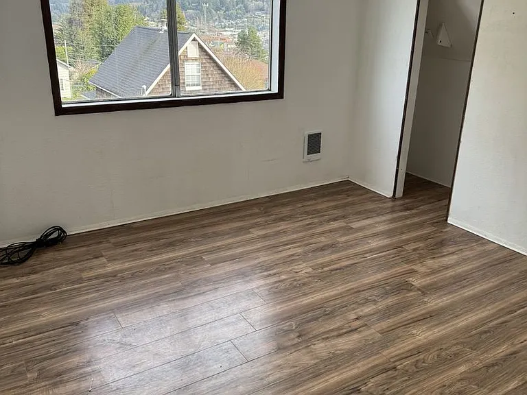 905 Ingersoll Ave — Photo 6