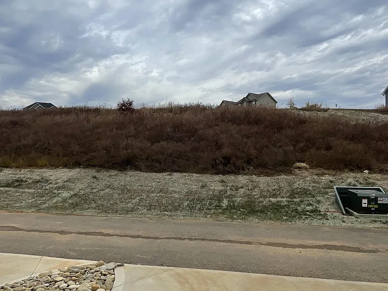 338 Broadberry Ave — Photo 3