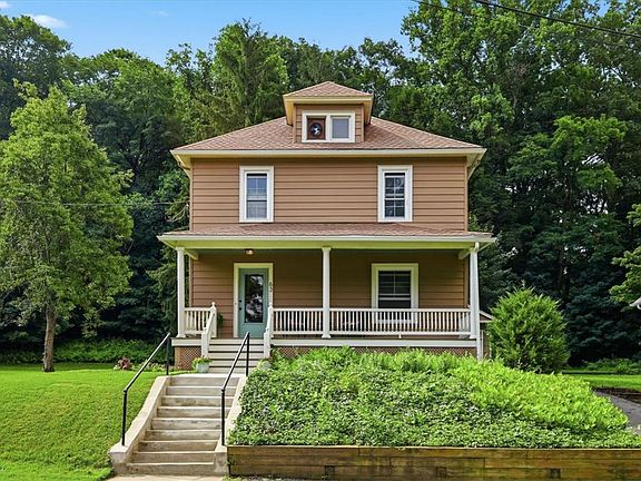3rd image of 63 Oak St