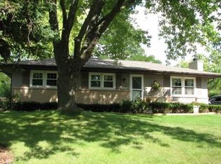 W162N9440 Blackfoot Dr, Menomonee Falls, WI 53051