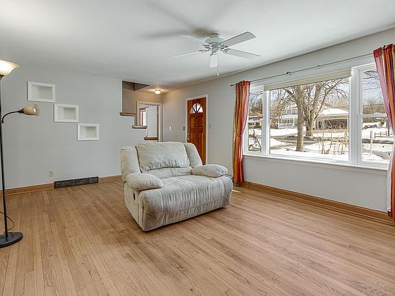 3rd image of 5610 Riverview Dr