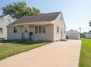 321 9th St, Menasha, WI 54952