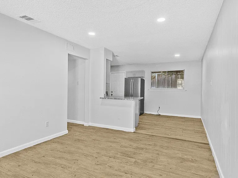 1665 Northwood St — Photo 4