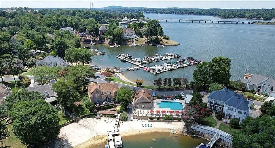 Waterfront Living with beach, pool and marina