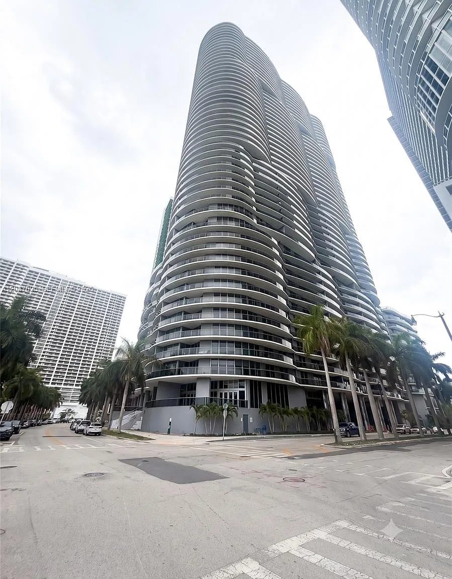 Aria On The Bay Condo — Photo 1