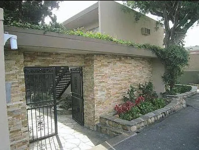 Del Mar Apartments