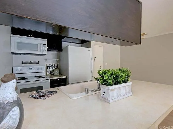 5585 E Pacific Coast Hwy #145 — Photo 11