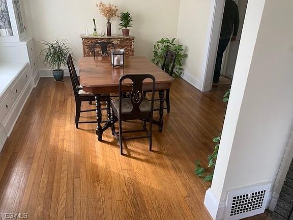4th image of 14921 Tudor Ave