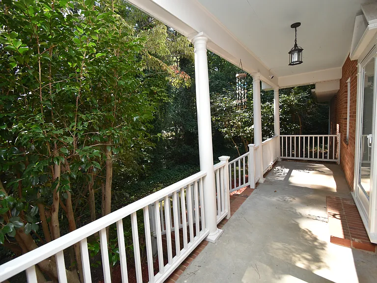 1800 Kirkwood Dr — Photo 7