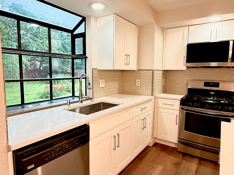 7124 Hollyhock Ln — Photo 5