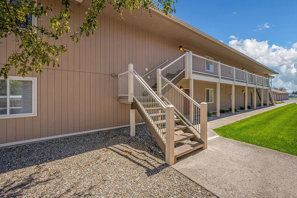 2 bed, 1000 sqft, $1,195 — Photo 3