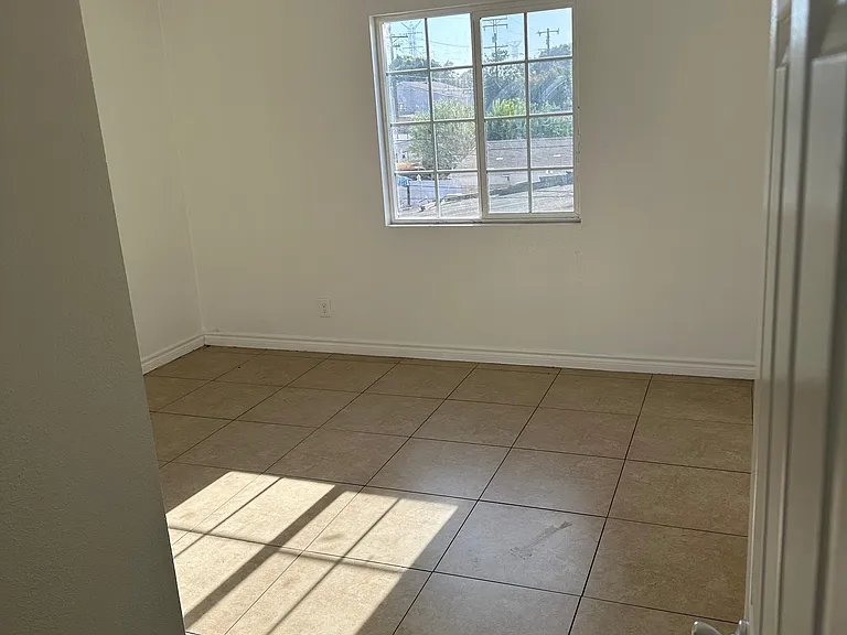2764 Willow Pl — Photo 8