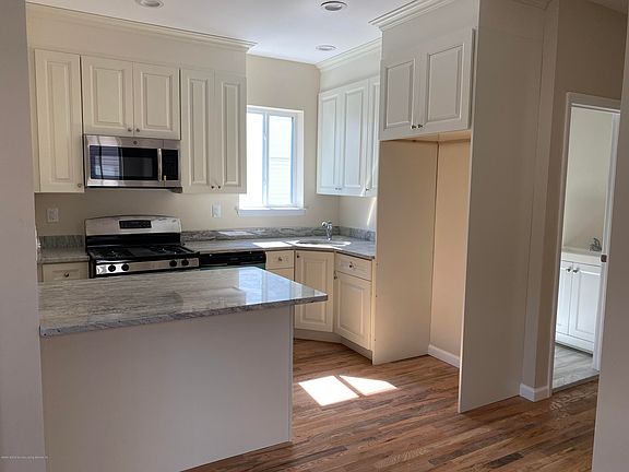 5th image of 326 Hillside Ave