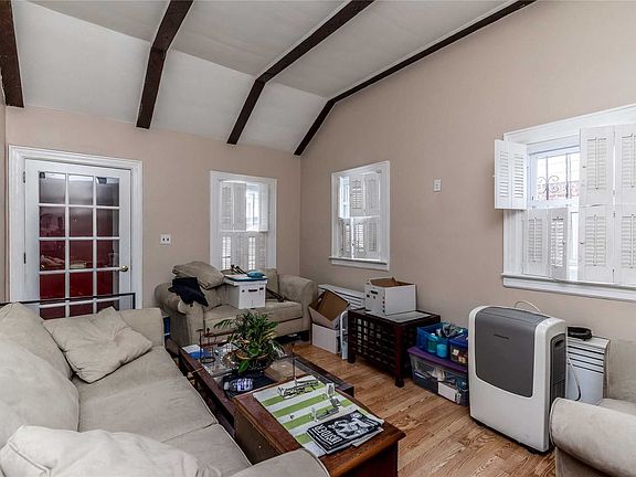 4th image of 11828 203rd St