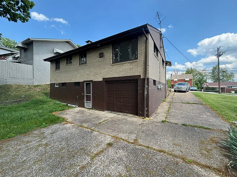 207 Kingston Dr — Photo 4