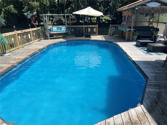 3rd image of 906 Westview Dr